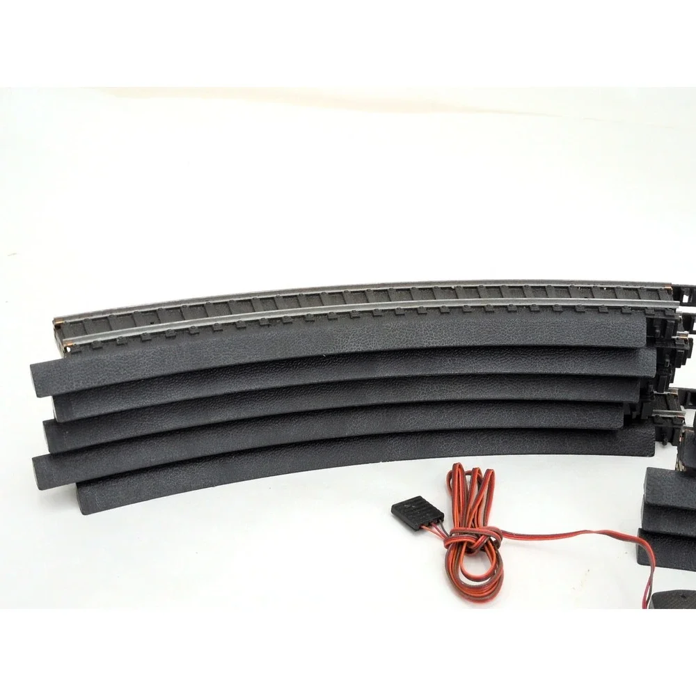 17 Piece HO Scale Life Like Power Loc Track Curves Curved And Switch